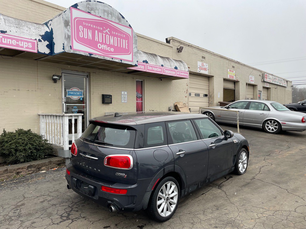 2017 MINI Cooper Clubman Image 3