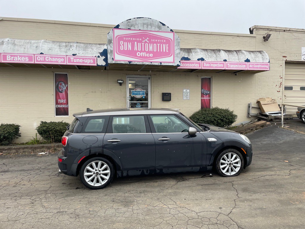 2017 MINI Cooper Clubman Image 2