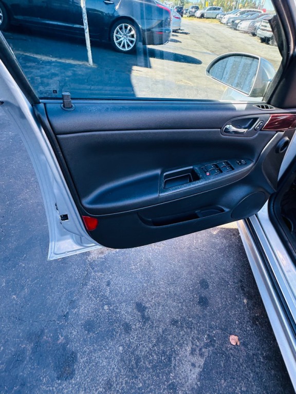 2010 Chevrolet Impala Image 11
