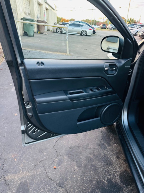 2012 Jeep Compass Image 11