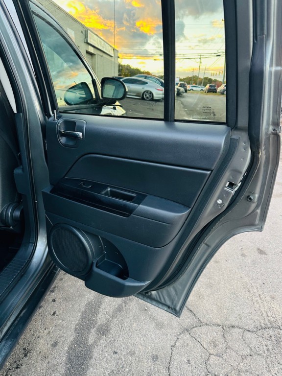 2012 Jeep Compass Image 16