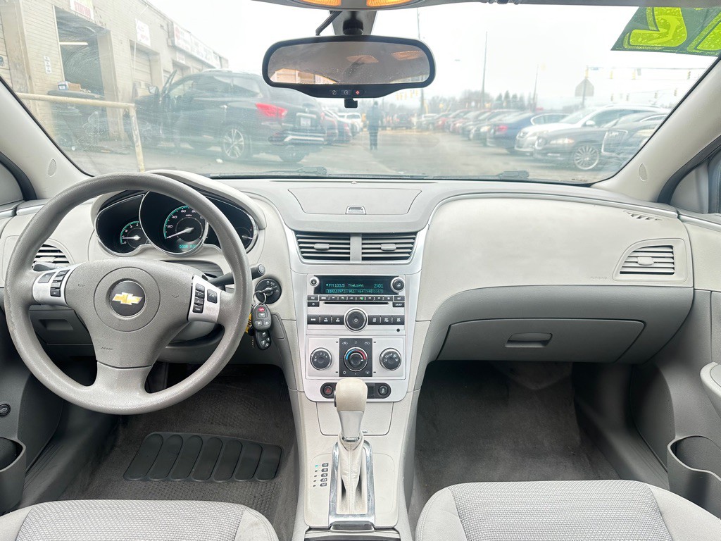 2012 Chevrolet Malibu Image 8