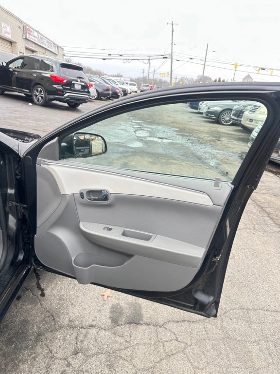 2012 Chevrolet Malibu Image 12