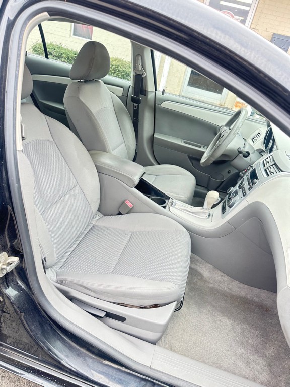 2012 Chevrolet Malibu Image 9