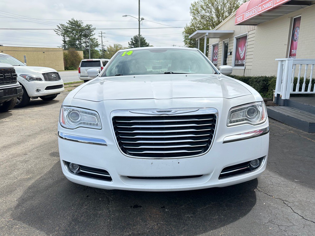2014 Chrysler 300 Image 3