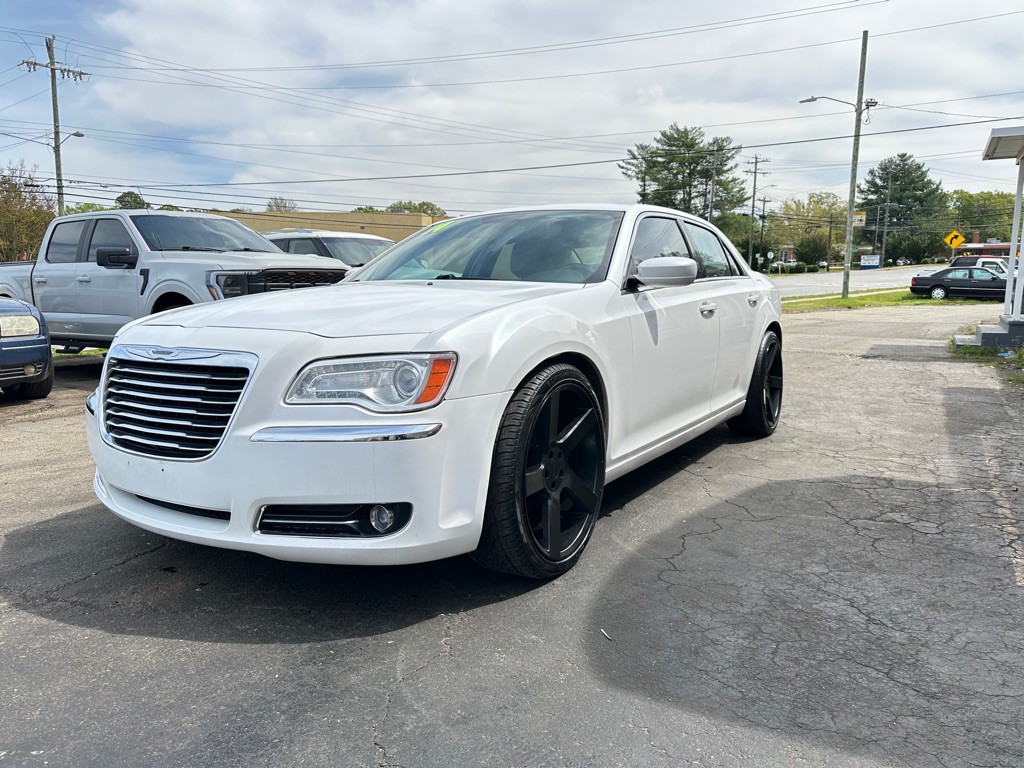 2014 Chrysler 300 Image 4