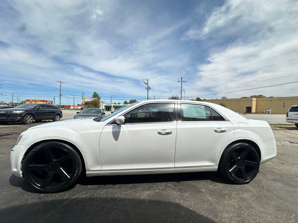 2014 Chrysler 300 Image 5