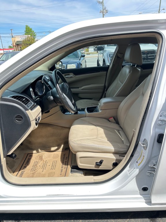 2014 Chrysler 300 Image 10