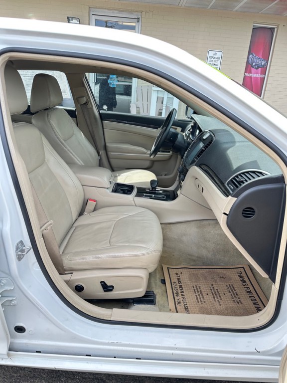 2014 Chrysler 300 Image 16