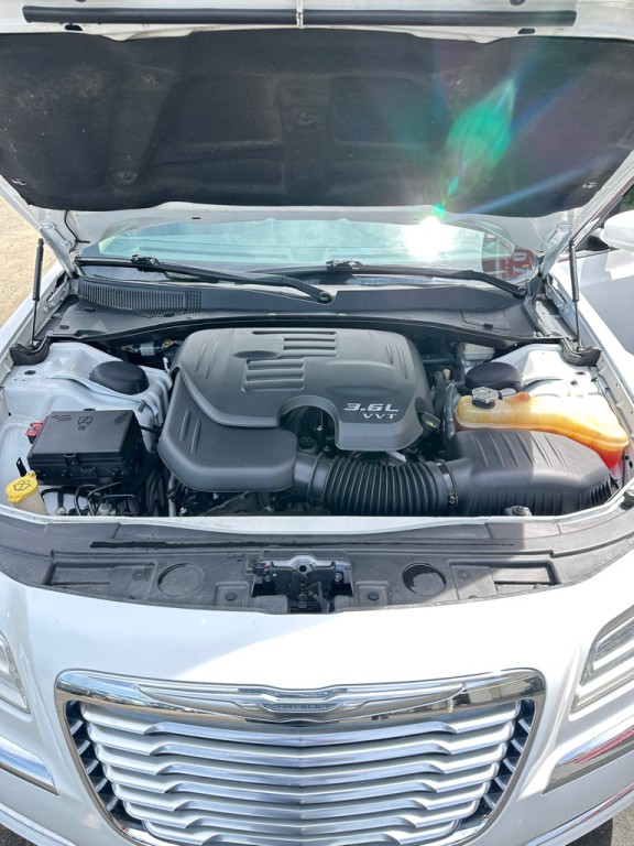 2014 Chrysler 300 Image 18