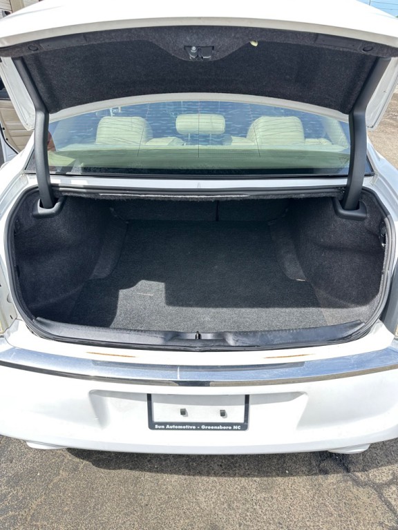 2014 Chrysler 300 Image 19