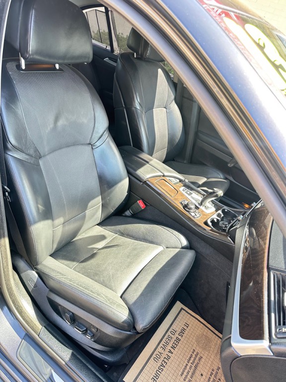 2013 BMW 5 Series Image 15