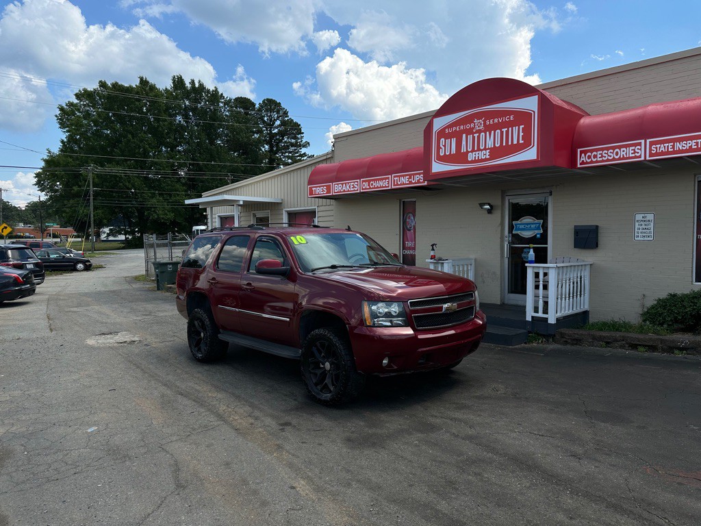2010 Chevrolet Tahoe Image 2