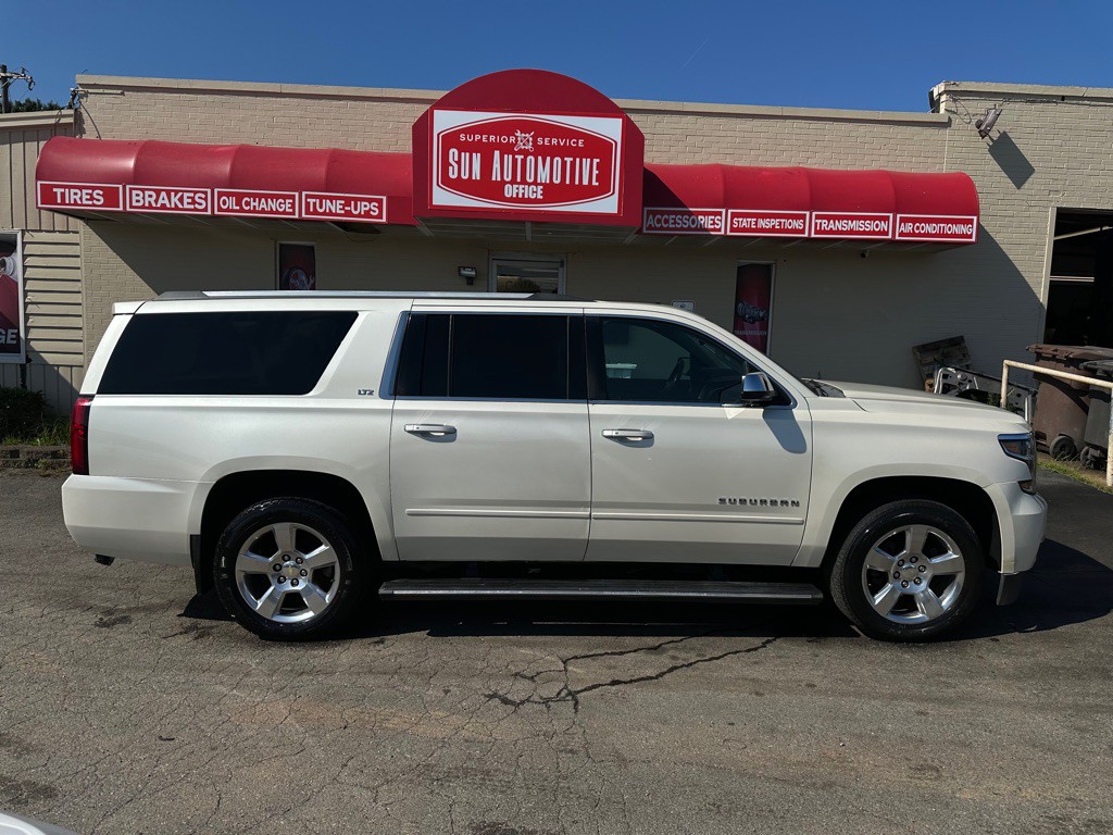 2015 Chevrolet Suburban Image 1