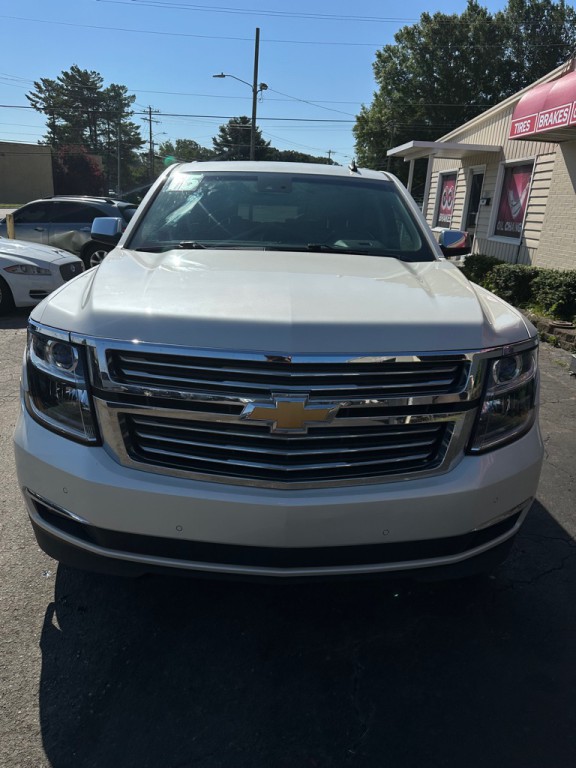 2015 Chevrolet Suburban Image 3