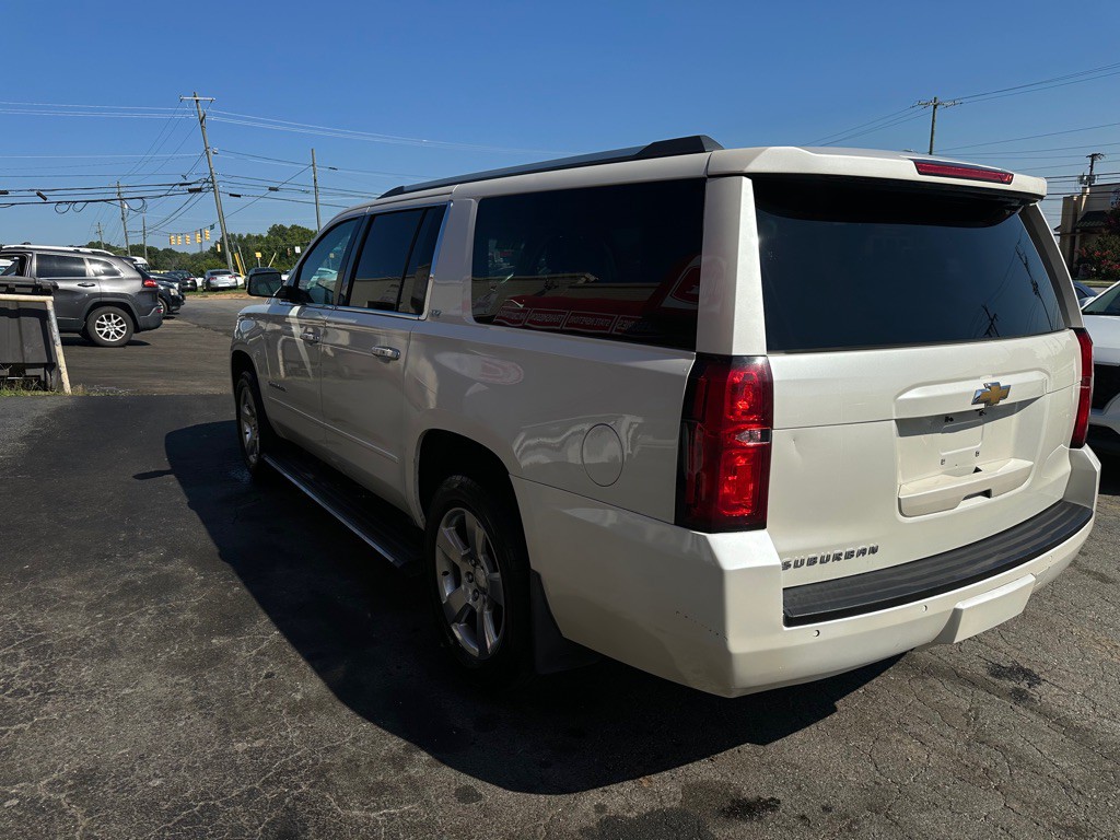 2015 Chevrolet Suburban Image 6