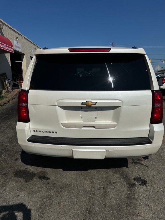 2015 Chevrolet Suburban Image 7