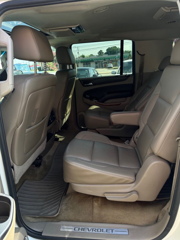 2015 Chevrolet Suburban Image 12