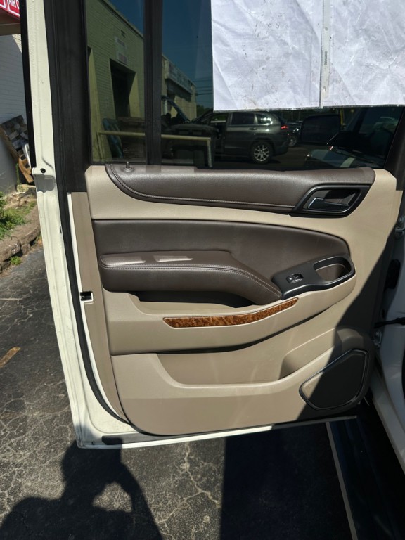 2015 Chevrolet Suburban Image 14