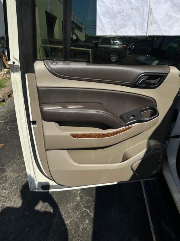 2015 Chevrolet Suburban Image 15