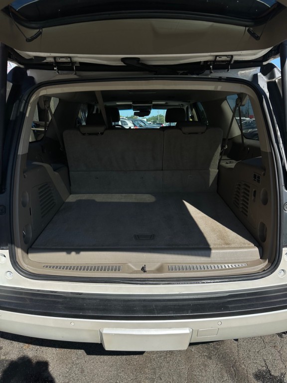 2015 Chevrolet Suburban Image 16