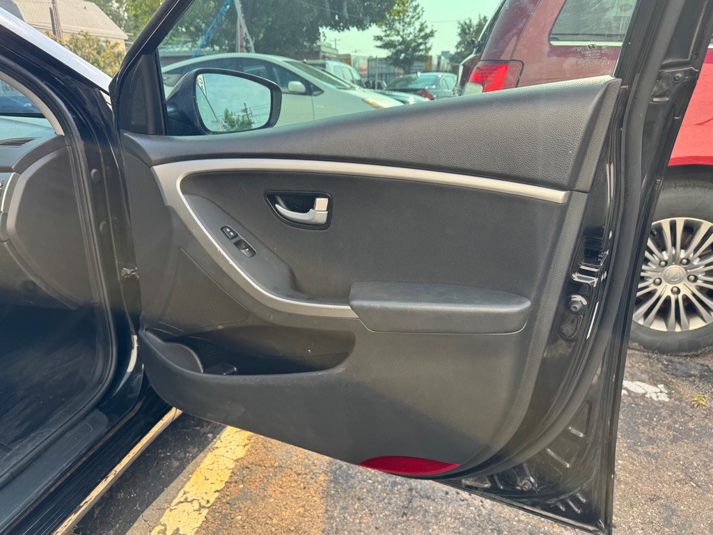 2016 Hyundai Elantra Image 5