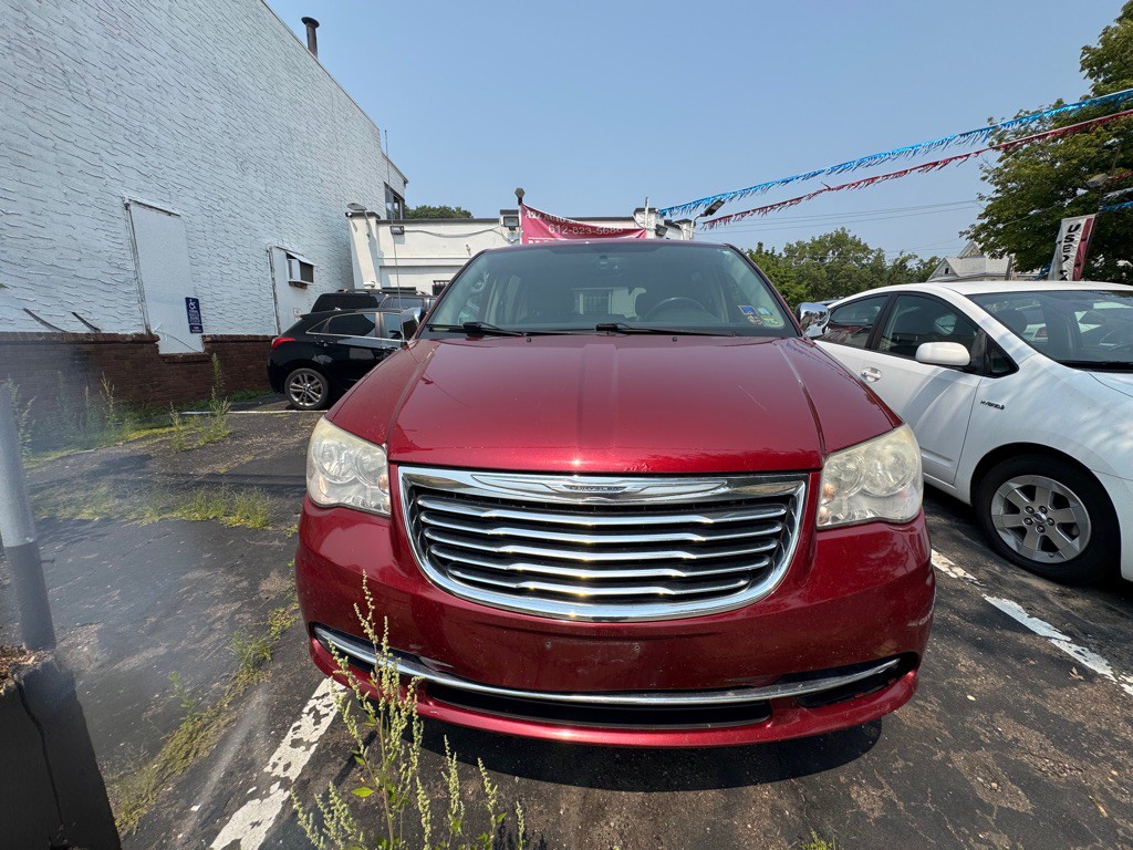 2014 Chrysler Town & Country Image 9