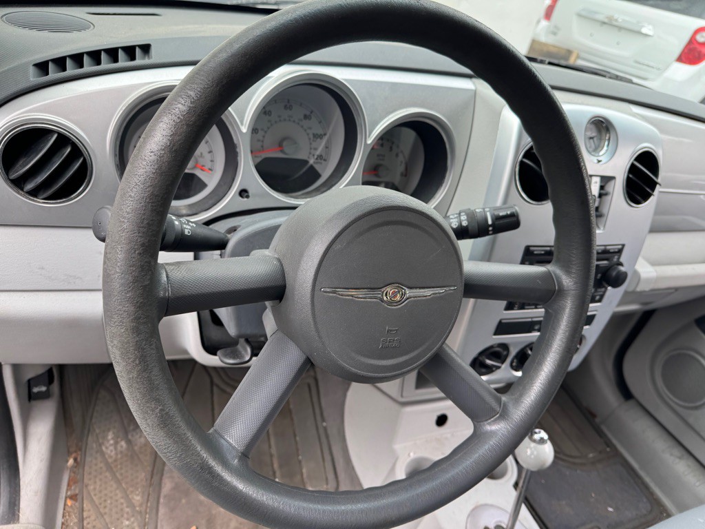 2008 Chrysler PT Cruiser Image 2