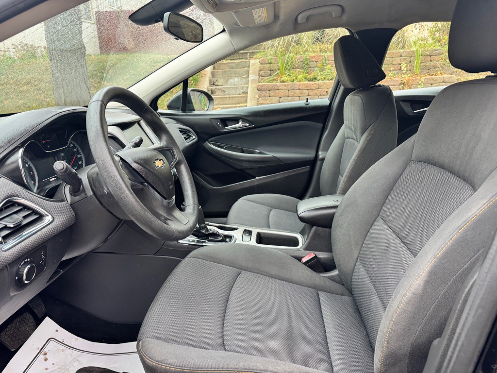 2016 Chevrolet Cruze Image 2