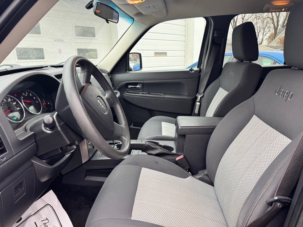 2009 Jeep Liberty Image 12