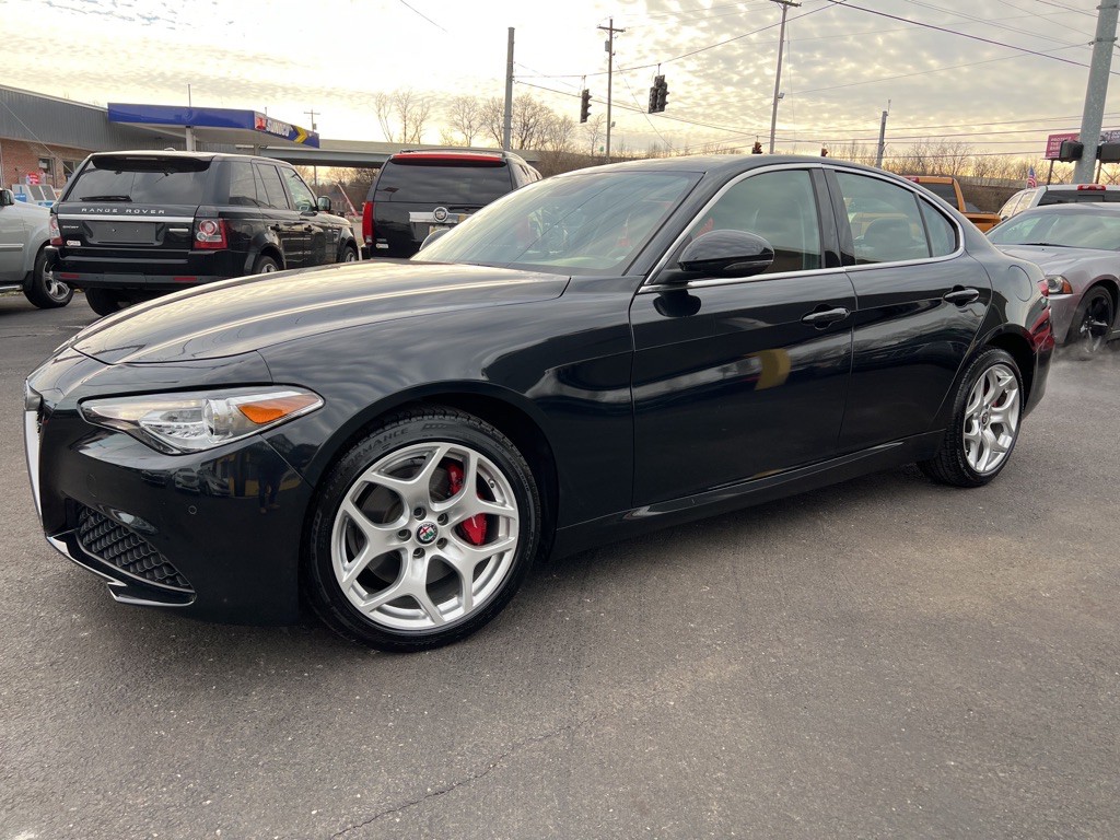 2018 Alfa Romeo Giulia Image 2