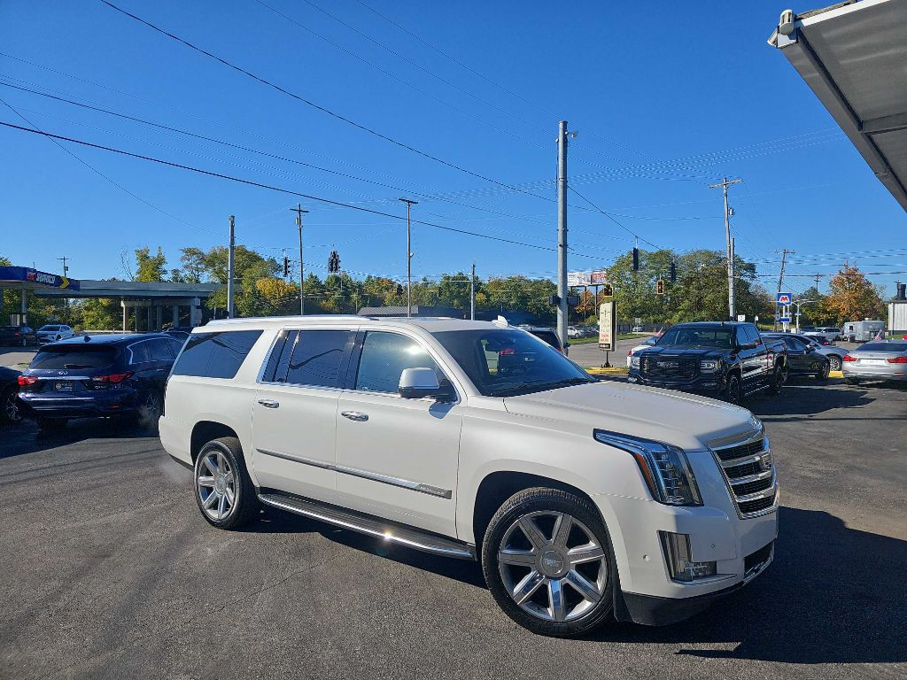 2017 Cadillac Escalade Image 1