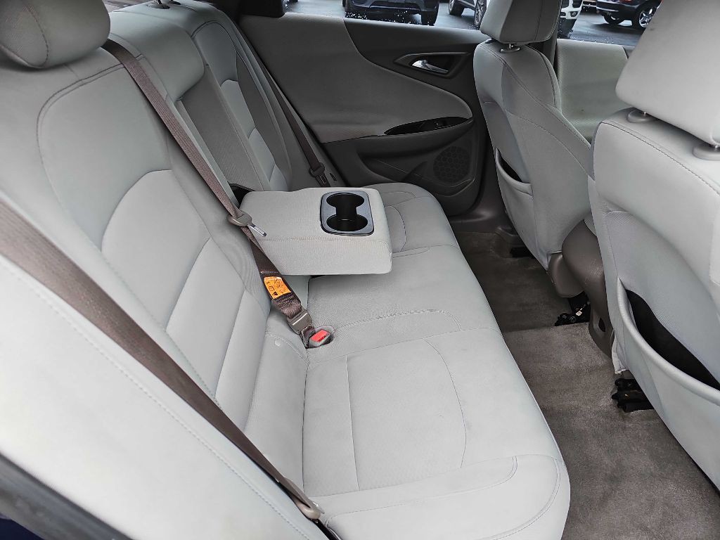 2017 Chevrolet Malibu Image 40