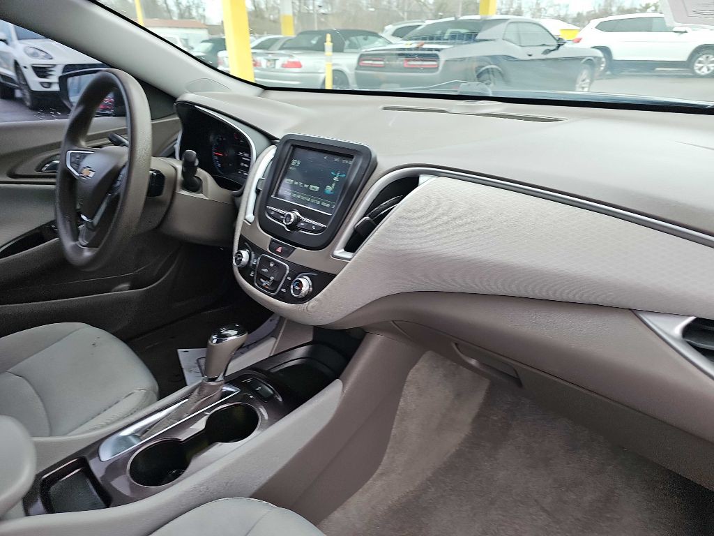 2017 Chevrolet Malibu Image 42