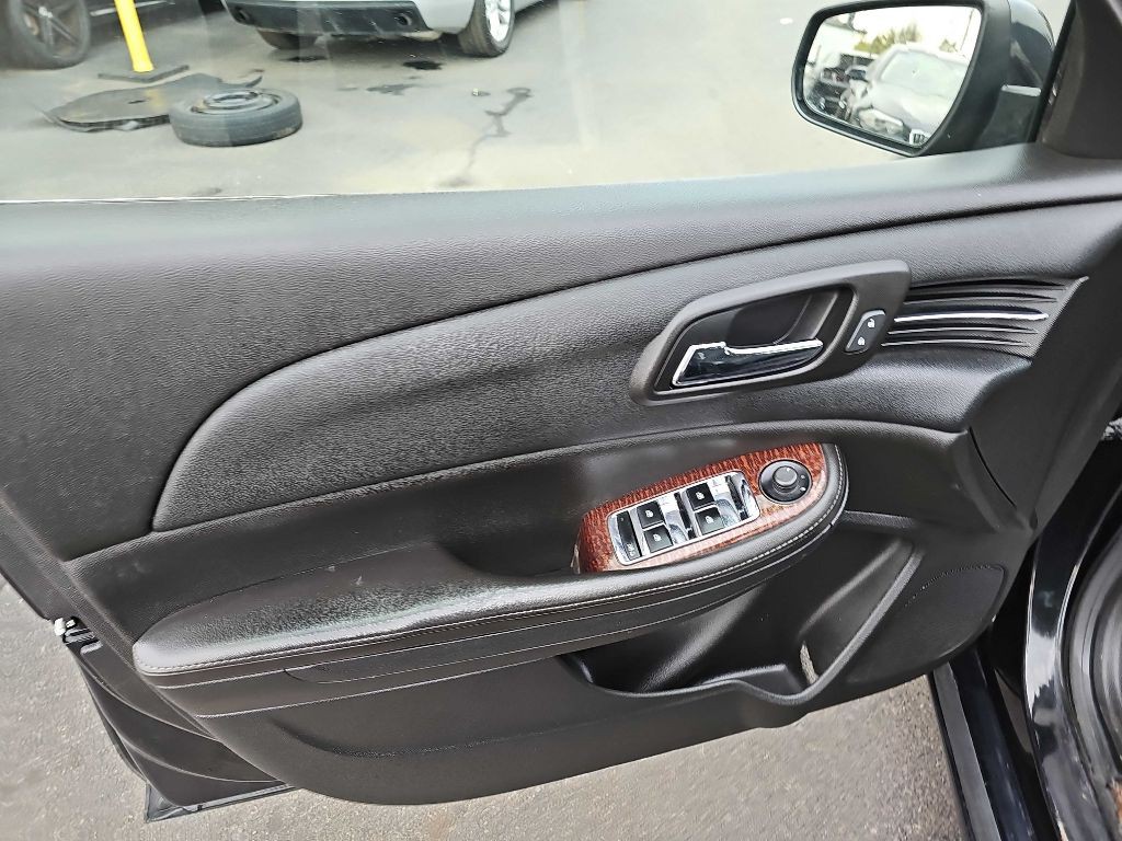 2013 Chevrolet Malibu Image 12