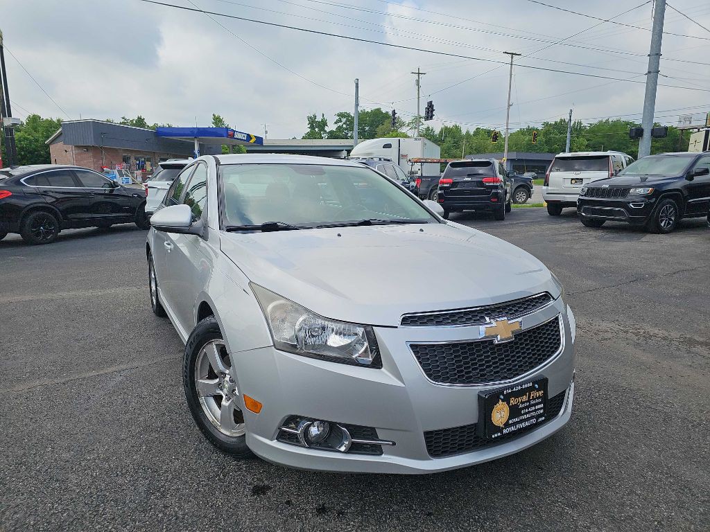 2013 Chevrolet Cruze Image 2