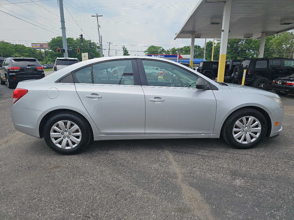 2011 Chevrolet Cruze Image 25