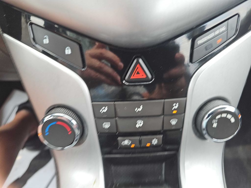 2011 Chevrolet Cruze Image 30