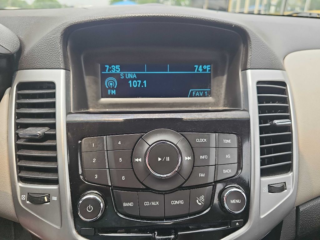 2011 Chevrolet Cruze Image 32