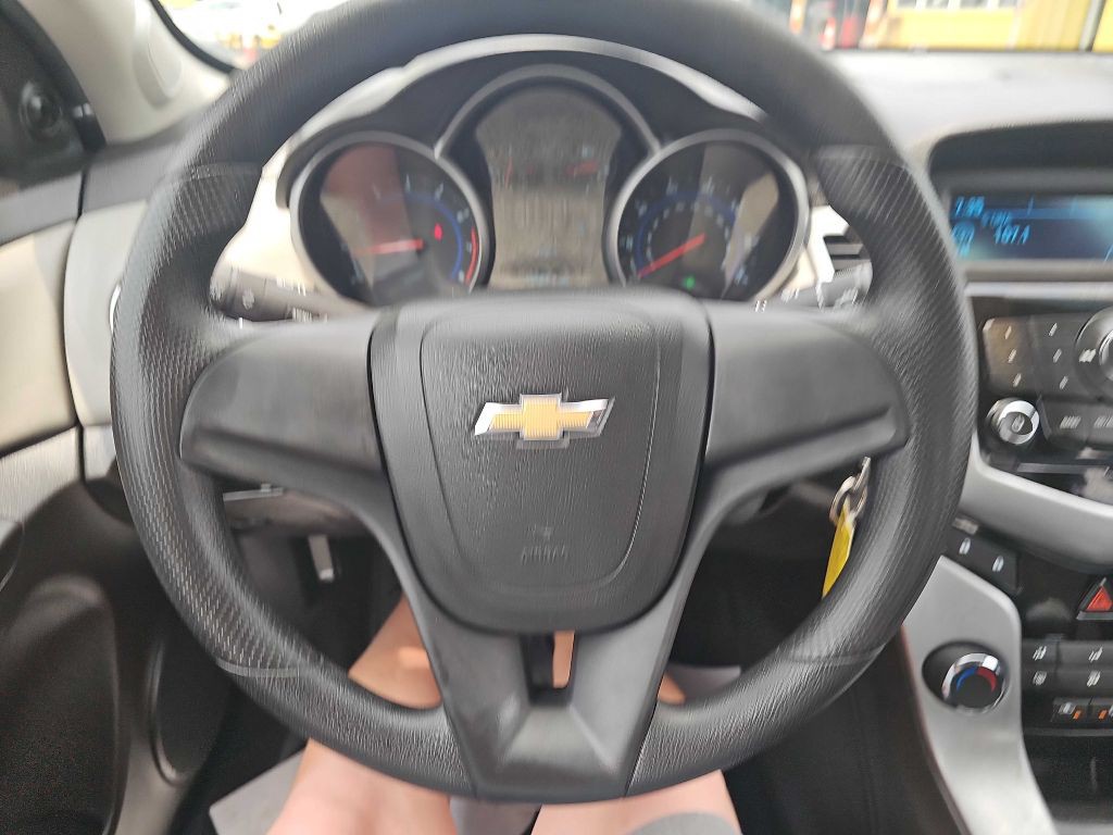 2011 Chevrolet Cruze Image 34