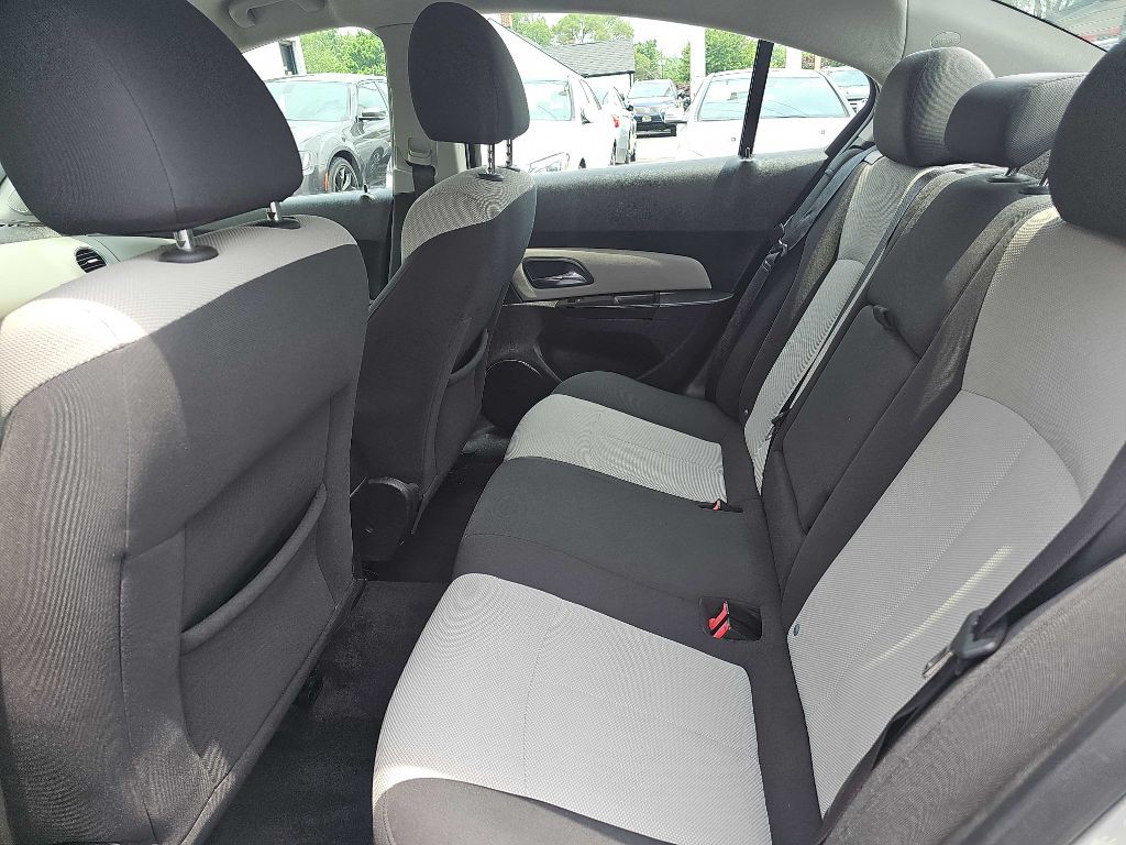 2011 Chevrolet Cruze Image 39
