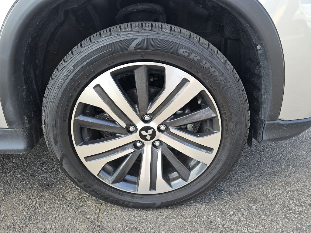 2021 Mitsubishi Outlander Image 16