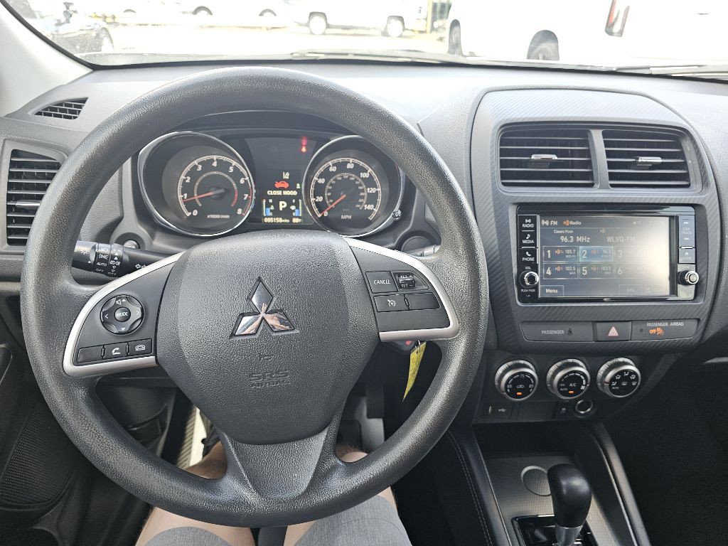 2021 Mitsubishi Outlander Image 25