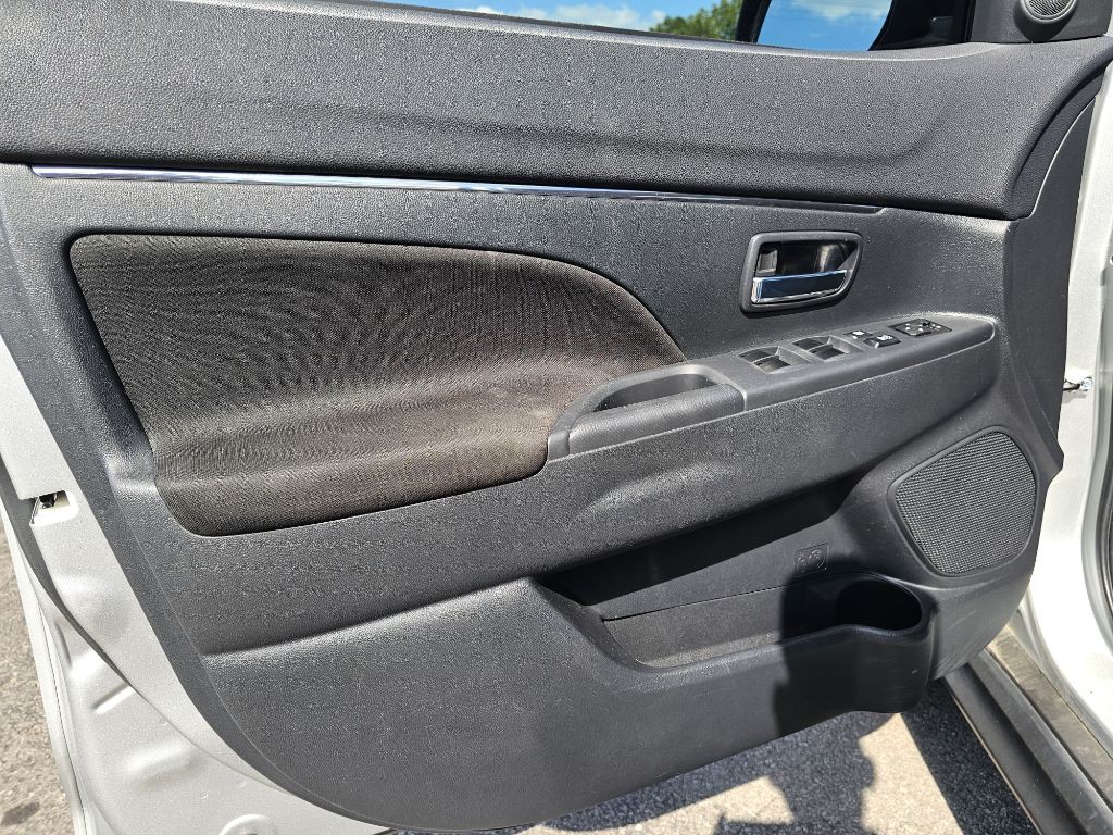 2021 Mitsubishi Outlander Image 31