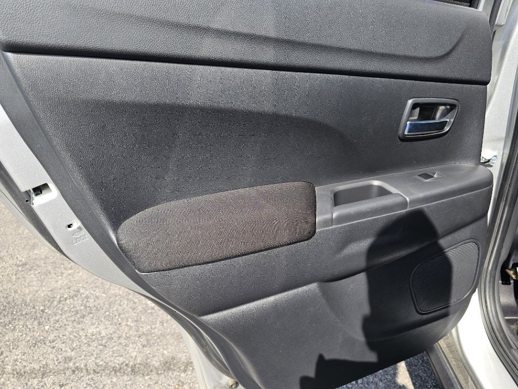 2021 Mitsubishi Outlander Image 32