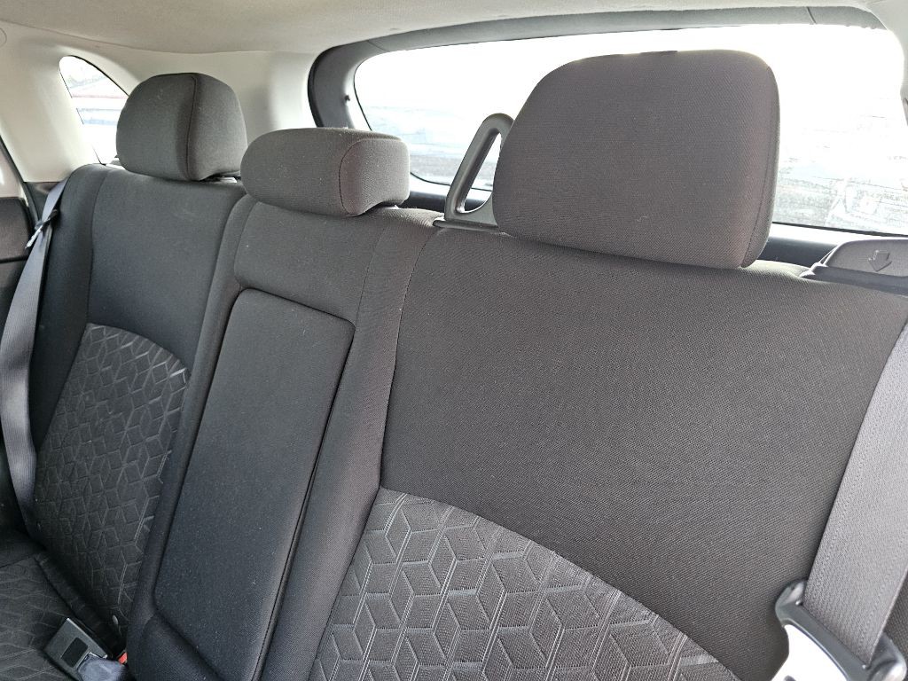 2021 Mitsubishi Outlander Image 33