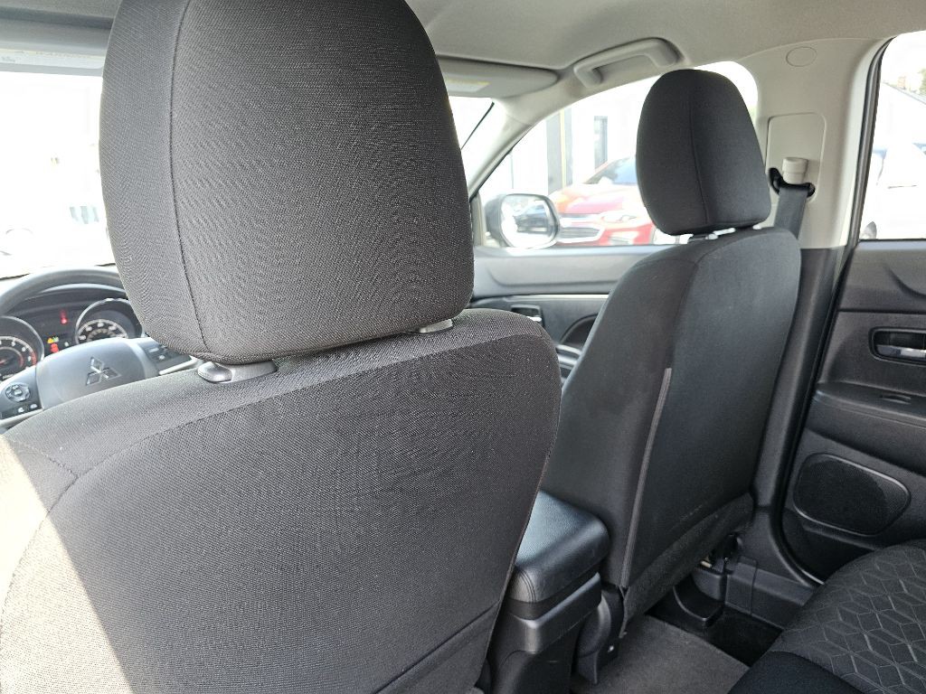 2021 Mitsubishi Outlander Image 34