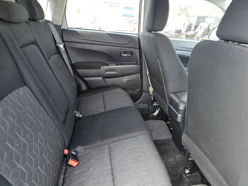 2021 Mitsubishi Outlander Image 37