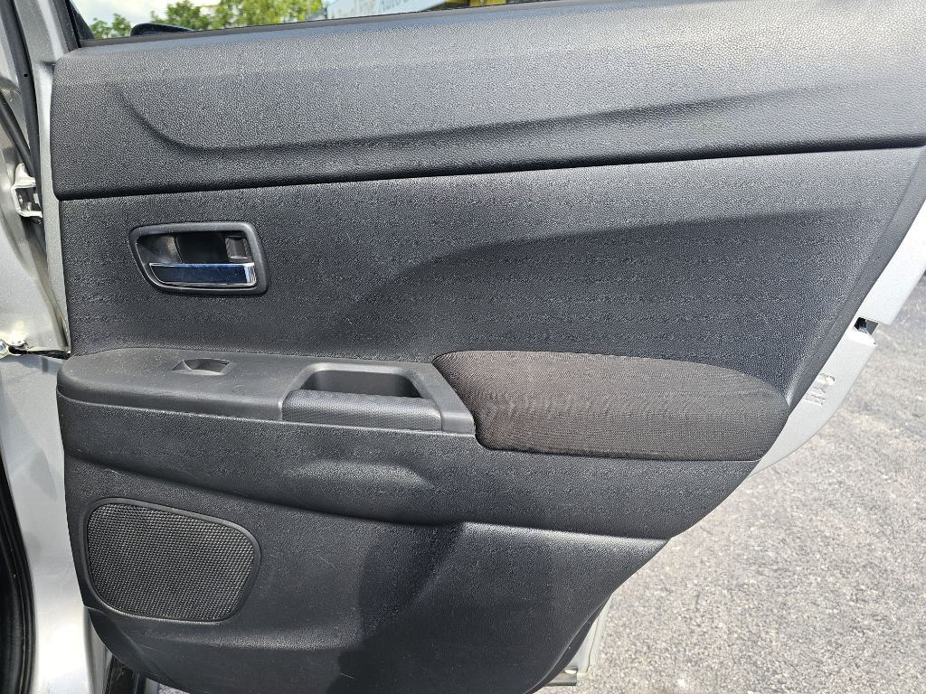 2021 Mitsubishi Outlander Image 39