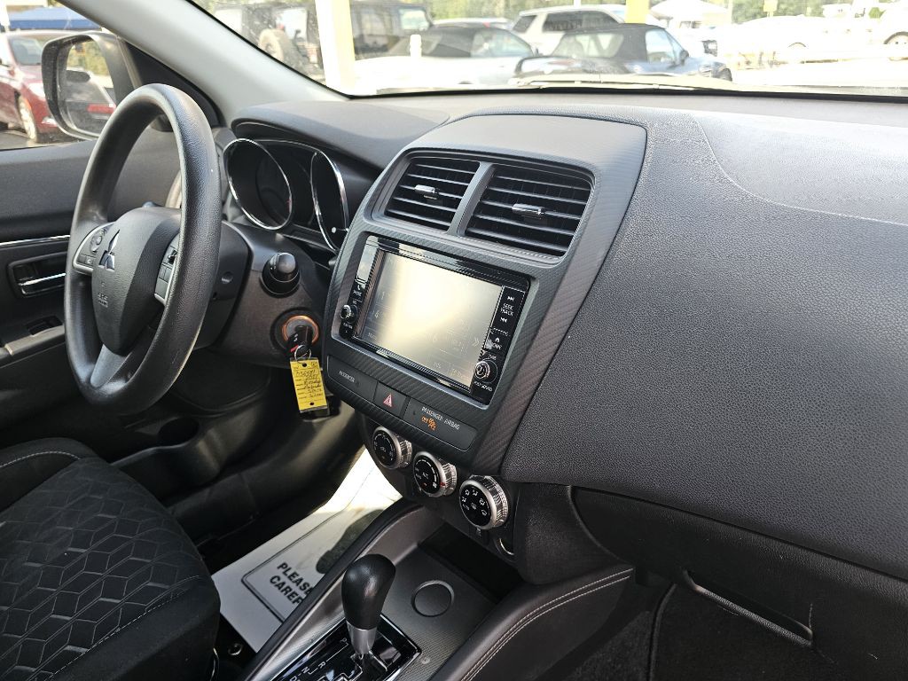 2021 Mitsubishi Outlander Image 41